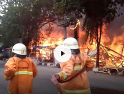 Kebakaran di Pasar Harjamukti, Deretan Lapak Pedagang Ludes Terpanggang
