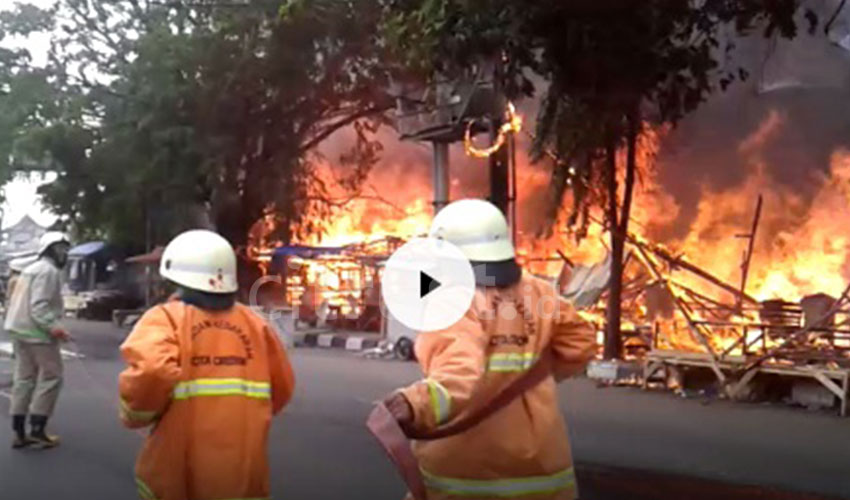 Kebakaran di Pasar Harjamukti, Deretan Lapak Pedagang Ludes Terpanggang