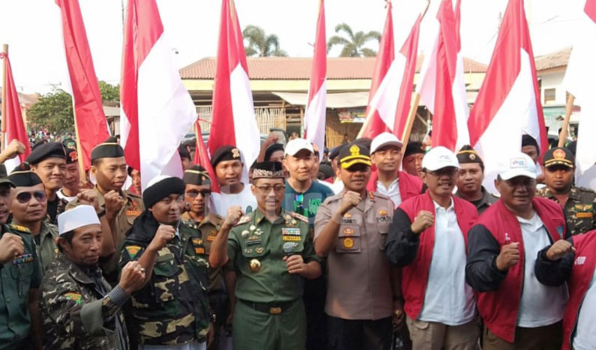 Lima Ribu Banser Cirebon Arak Bendera Merah Putih KSN