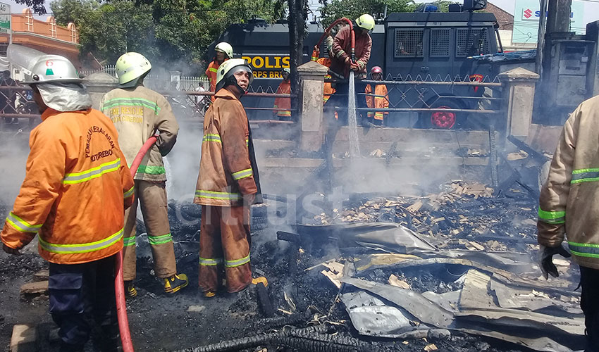 Kebakaran di Pasar Harjamukti Diduga Berasal Ledakan Dekat Gardu Listrik