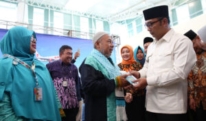 Gubernur Ridwan Kamil Lepas Jamaah Umrah dari Bandara Kertajati