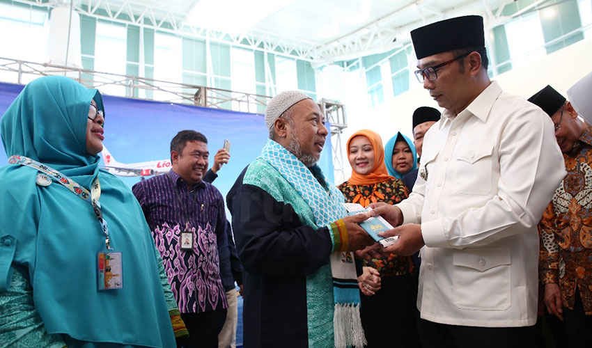 Gubernur Ridwan Kamil Lepas Jamaah Umrah dari Bandara Kertajati