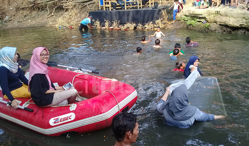 MoM's Community Tebar 600 Ekor Benih Ikan Dalam Event Jagakali