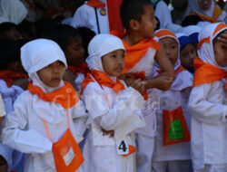 Peserta Didik TK Se-Kabupaten Kuningan Latihan Manasik Haji