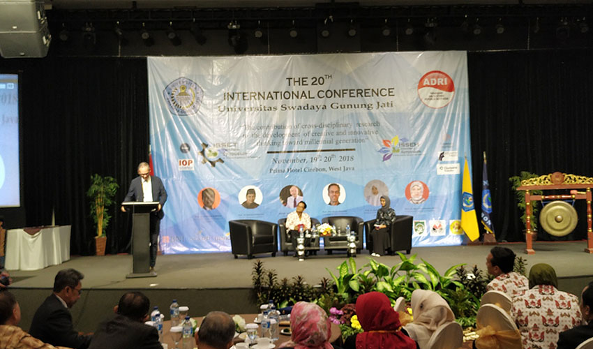 Konferensi Internasional ke-20 Unswagati dan ADRI: Agar Penelitian Dosen Tidak Berdebu di Perpustakaan 