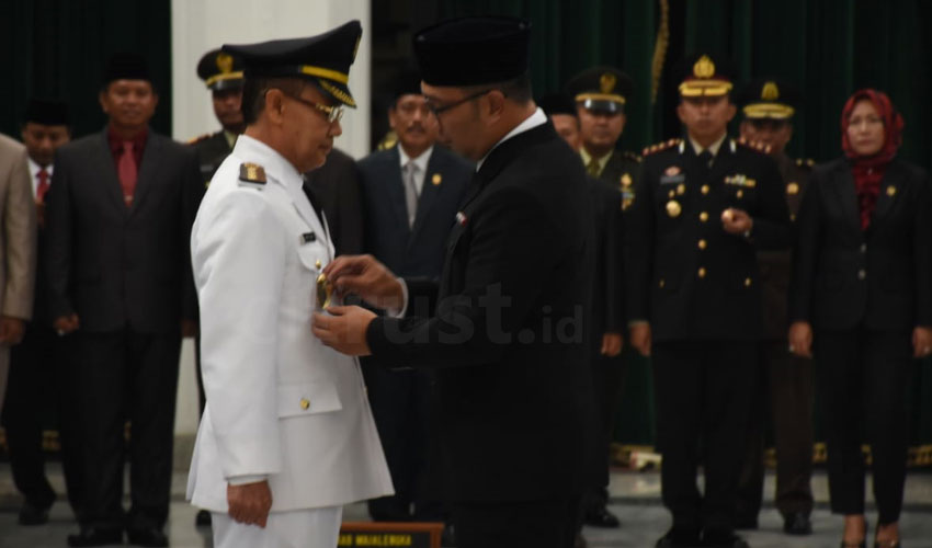 Ridwan Kamil Lantik Karna Sobahi Sebagai Bupati Majalengka di Sisa Jabatan 2013-2018