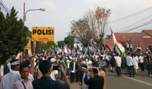 Kepung Mapolres Kuningan, Aliansi Ormas Islam Gelar Parade Tauhid