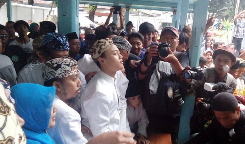 Keraton Kanoman Cirebon Terus Lestarikan Tradisi Tawurji & Ngapem