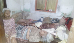 Butuh Uluran Tangan, Dua Warga Lansia Kuningan Lumpuh