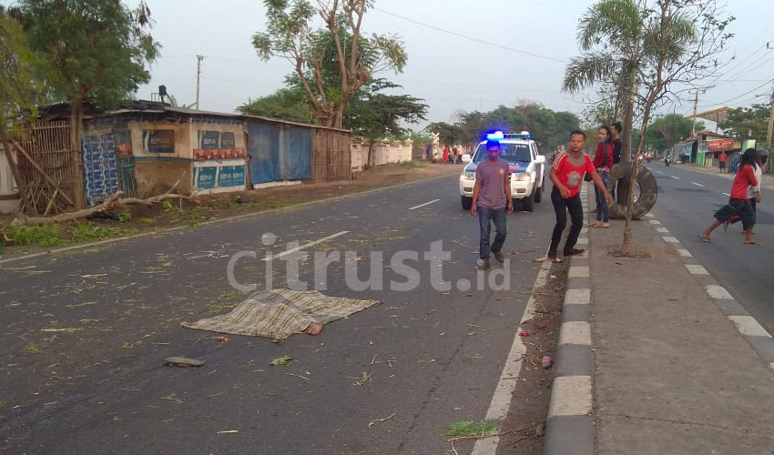 Tergeletak di Tengah Jalan, Seseorang Tanpa Identitas Tewas Mengenaskan