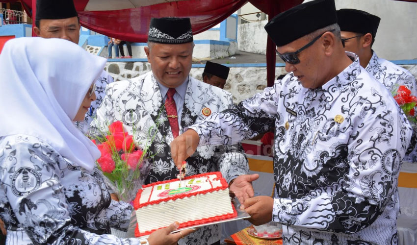 Menteri Pendidikan Berlakukan Zona Guru