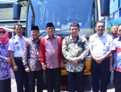 Yoseph Umarhadi Berikan Bantuan Satu Unit Bus ke Unswagati Cirebon