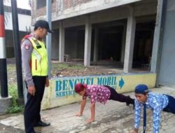Tak Pakai Helm Saat Kendarai Motor, Sejumlah Pelajar Dihukum Push-Up     