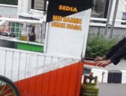 Ini Alasan Gembis Kenakan Kostum Naruto Saat Berjualan Mi Ramen