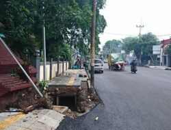 Komisi II DPRD Kota Cirebon Keluhkan Pengerjaan Trotoar yang Mangkrak