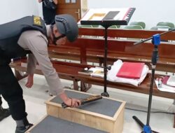 Polres Majalengka Sterilisasi Gereja Gunakan Metal Detector