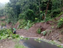 Tanah Longsor Lumpuhkan Jalur Kuningan Selatan