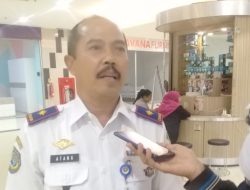 Dishub Kempiskan Ban Kendaraan yang Parkir Sembarangan