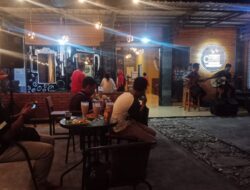 Para Anak Muda Nikmati Konsep Nyaman dan Santai di Cangkir Kuphi