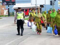 Polres Majalengka Kawal Keberangkatan Peserta Harlah Muslimat NU