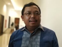 Demokrat Main Dua Kaki