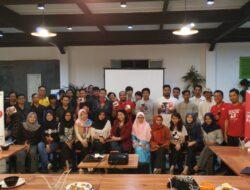 Smartfren Community Cirebon Adakan Edukasi Literasi Digital