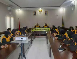 Polwan Diingatkan Tidak Berpenampilan Berlebihan