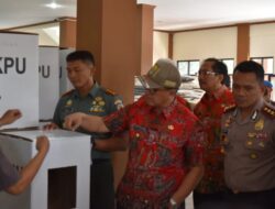 Pj Bupati Cirebon Tinjau Tiga Gudang Logistik KPU