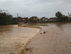 Banjir Rendam Desa Cikeusal Majalengka