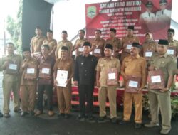 Wabup Tarsono Bagikan Insentif Untuk Guru Ngaji dan Imam Masjid