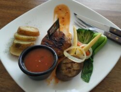 Sirloin Steak Empuk dan Tanpa Lemak Ala Rib House