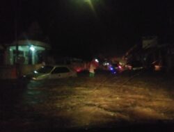 Longsor Tutup Jalan Nasional Cikijing-Kuningan