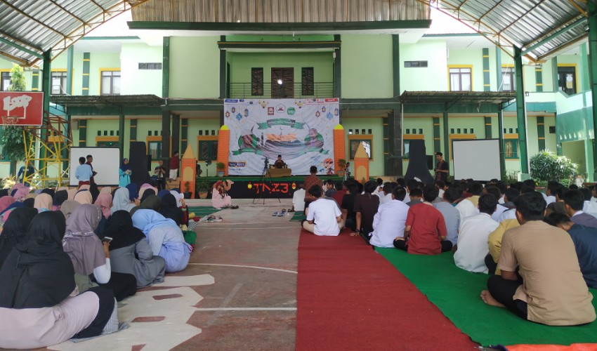 Tabligh Akbar SMAN 1 Sumber Perkuat Wawasan Keagamaan 