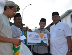 Pemkab Kuningan Salurkan Santunan bagi Petugas Kebersihan