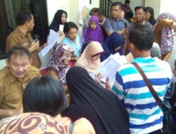 Jelang PPDB, Ratusan Warga Antre Legalisasi KK dan Akta Lahir di Disdukcapil