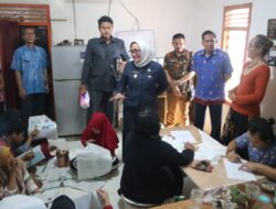 Eti Minta Tiap RW Kembangkan Kreativitas