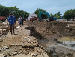 [VIDEO] Standar Keselamatan Pekerja Alun-alun Kejaksan Dinilai Lemah