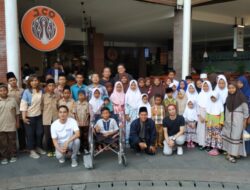 Grage City Mall Ajak Puluhan Anak Yatim Bermain dan Nonton Film
