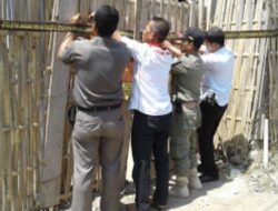 Satpol PP Segel Pembangunan Rumah Tak Berizin