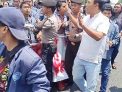 Demo Tolak Revisi UU KPK dan Karhutla, Mahasiswa Sempat Bersitegang dengan Polisi