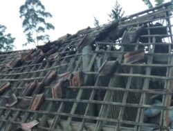 Puting Beliung Hancurkan Puluhan Rumah Penduduk 