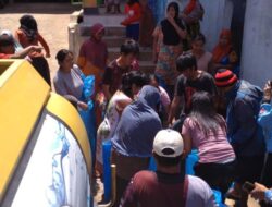Warga Waduk Darma Kekurangan Air Bersih