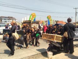 Ribuan Warga Ikuti Nyiramkeun Pusaka Kerajaan Talaga Manggung