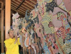 Ritual Pengisisian Wayang Kulit Berusia 400 Tahun Keraton Kacirebonan