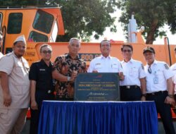 Monumen Mesin Mekanik Perawatan Jalan Rel Hiasi Kota Cirebon