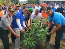 Peduli Lingkungan, KAI Daop 3 Cirebon Tanam 122 Pohon