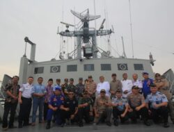 Lanal Cirebon Joy Sailing dengan Pelajar dan Masyarakat