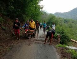 Tanah Longsor Tutup Akses Cijurey-Kulur Majalengka