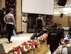 Tim Penjinak Bom dan Polres Cirebon Kota Sterilkan Gereja