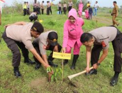Cinta Lingkungan, Polres Kuningan Tanam Tiga Ribu Pohon